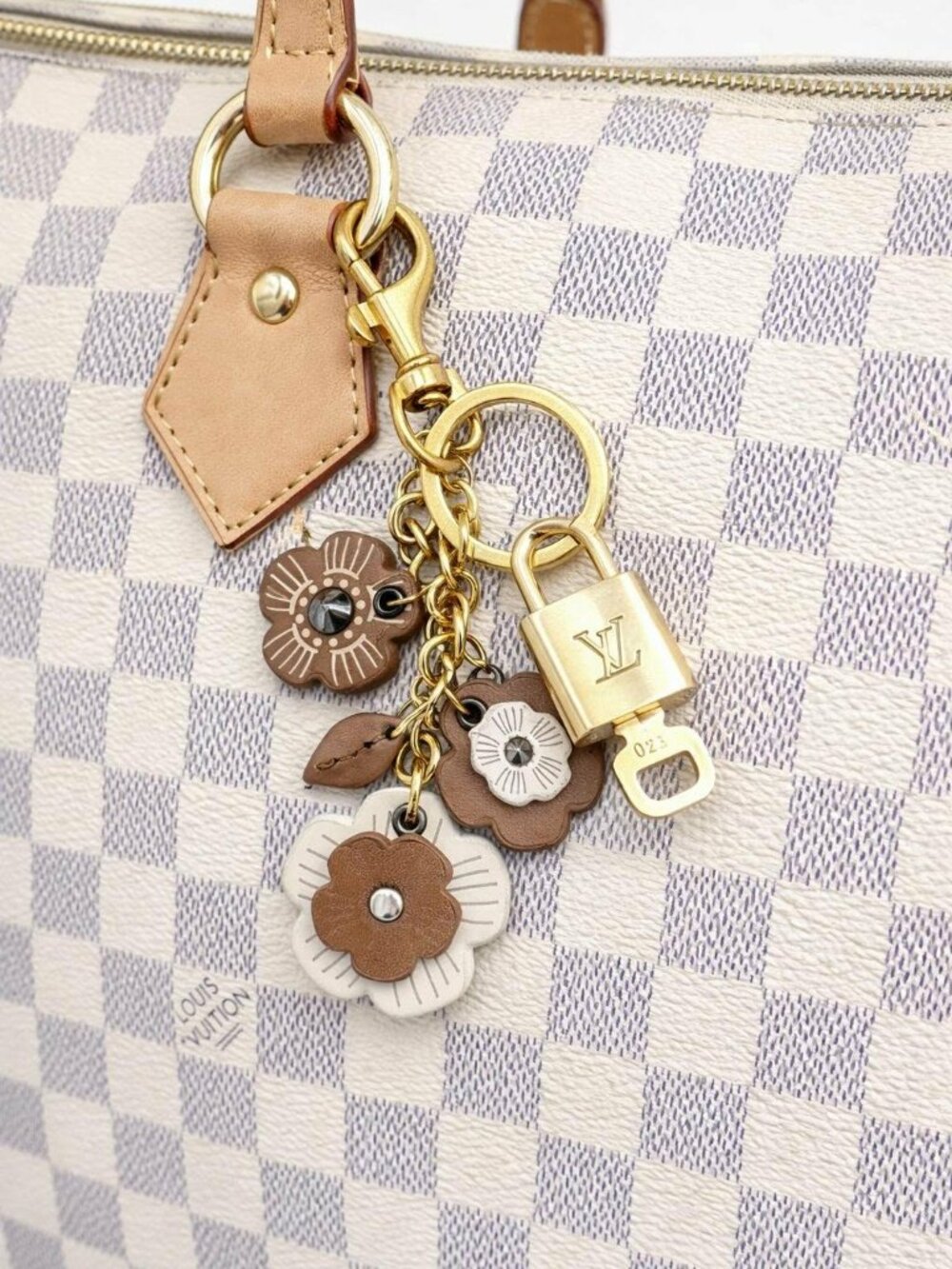 LV Gold Padlock Authentic 🔑 Luxury Bag Charm w/ Unbranded Flower Keychain